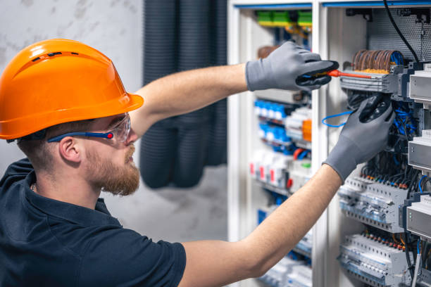 Best Affordable Emergency Electrician  in Silver Lake, FL